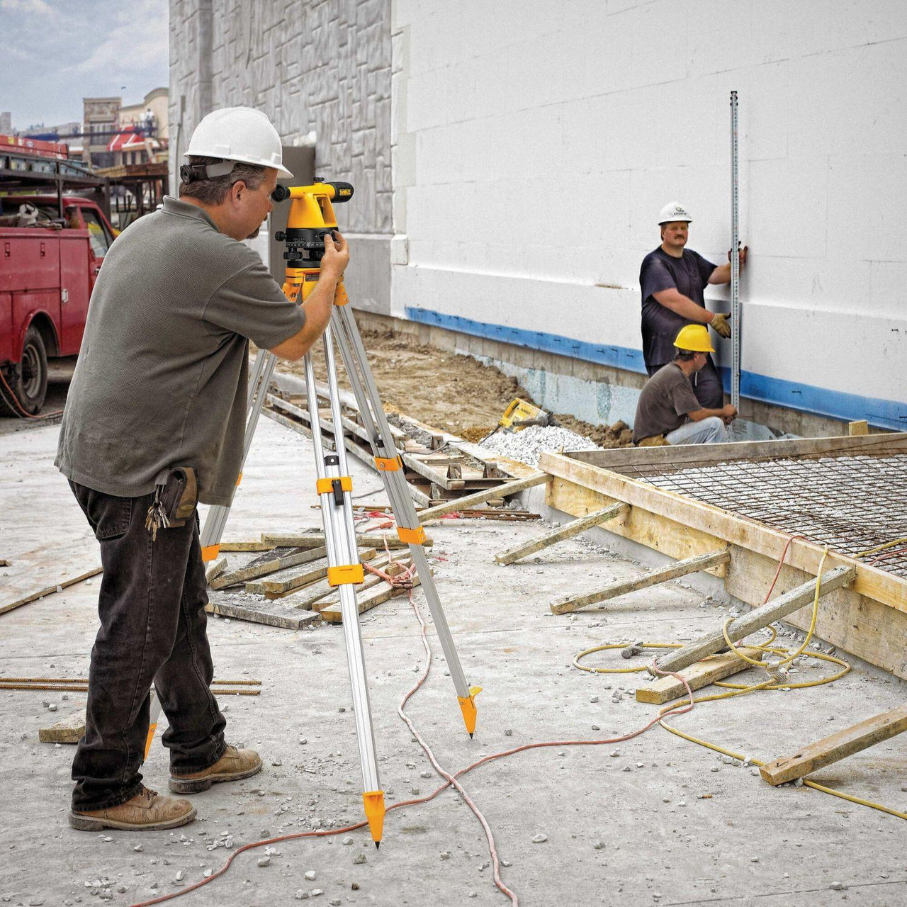 Nivel Topografico 20x Dewalt DW090PK + Tripie Maletín Kit